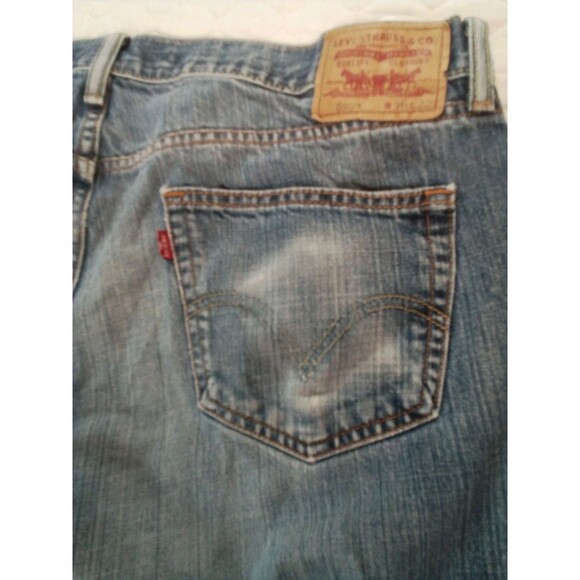 Men's Levi Denim Jeans Style 559 Relaxed Straight Size 36 X 32 Worn See Pics - Picture 11 of 16